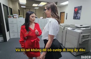 Vú em to làm buồi anh sướng bắn tinh ngập bể bơi