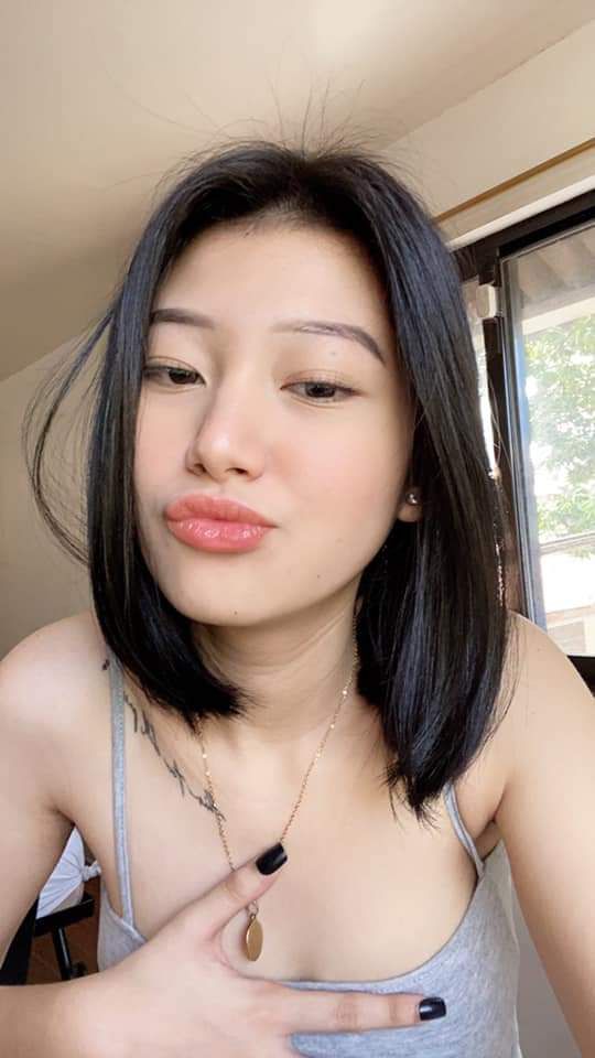 Người phụ nữ trưởng thành nói: Chỉ có tôi mới có thể cưỡng lại được một con cặc dài như vậy
