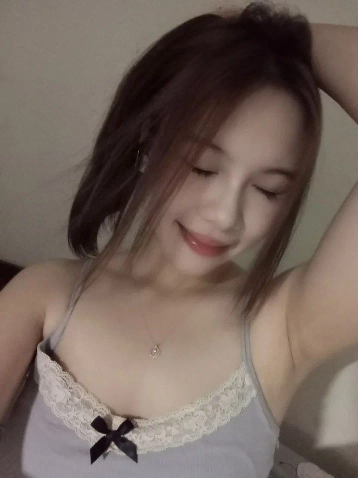 Bố chồng lén vụng trộm cùng con dâu trong bếp